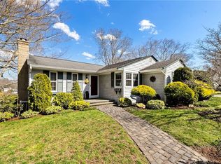 2 Simmons Ter, Middletown, RI 02842