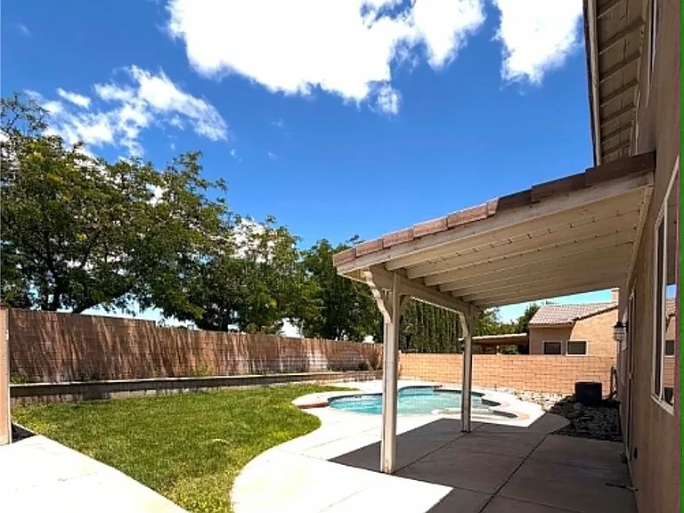 44045 Quarter St — Photo 22