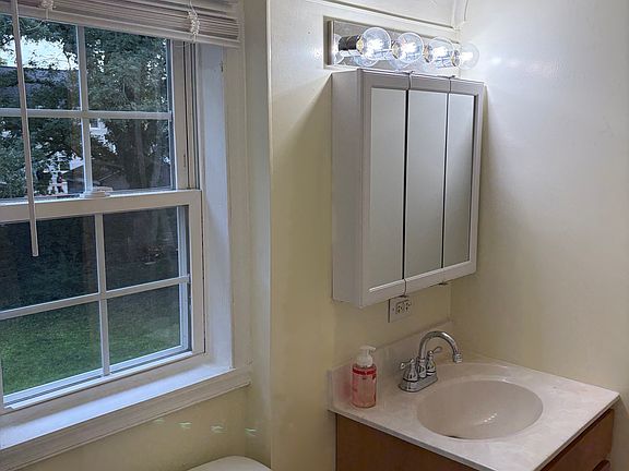 4th image of 46575 Midway Dr