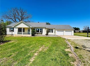 206 W McKenzie Ave, Pocola, OK 74902