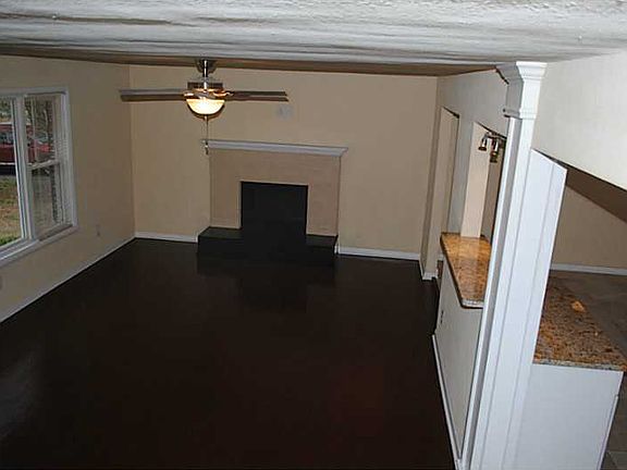 4th image of 403 York Warwick Dr