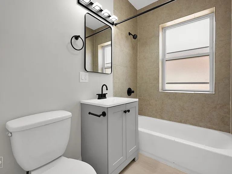 310 N Menard — Photo 10