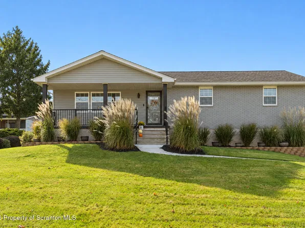 82 W School St, Olyphant, PA 18447