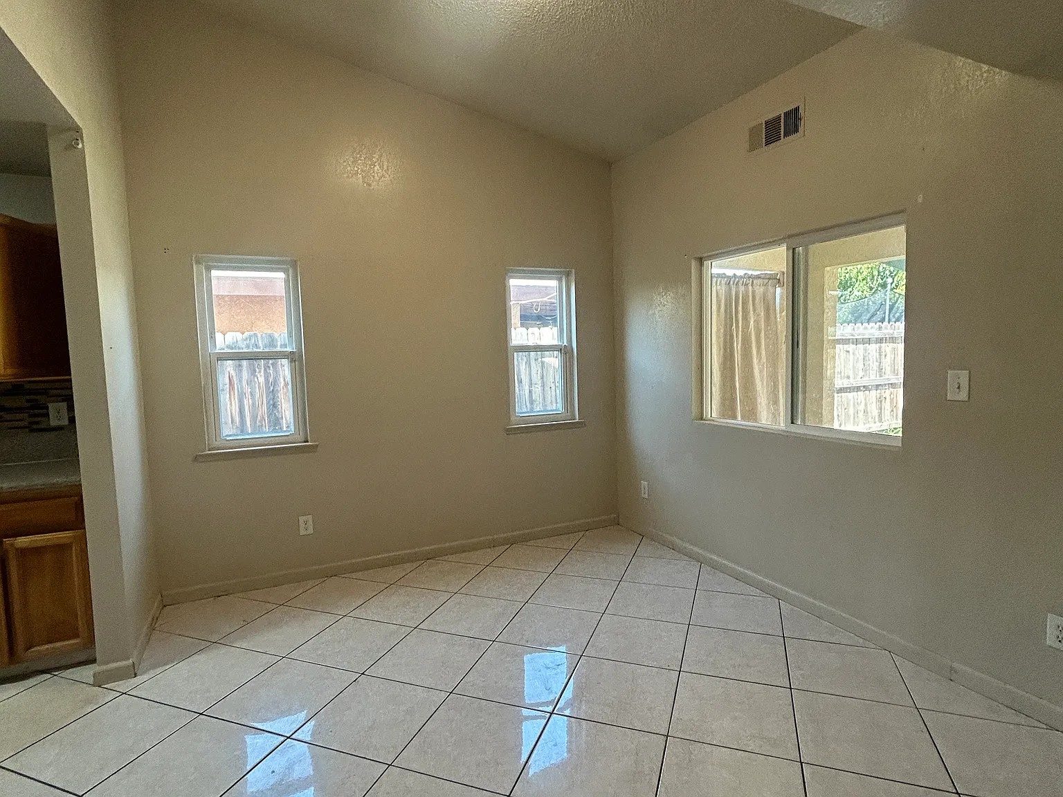 4 bed, 1345 sqft, $2,200 — Photo 3