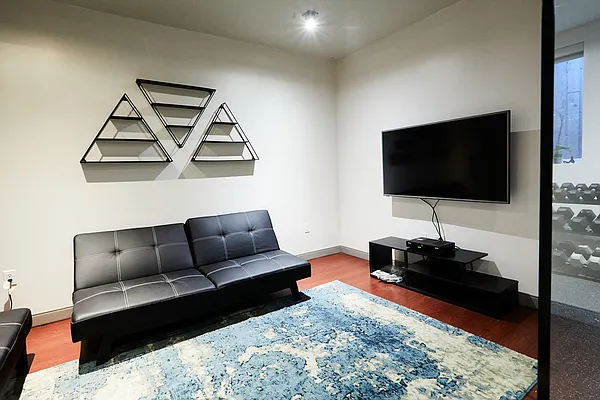 Rented by Lodger Corp | media 10