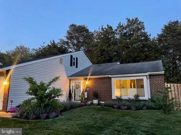 236 E Juniper Ave, Sterling, VA 20164