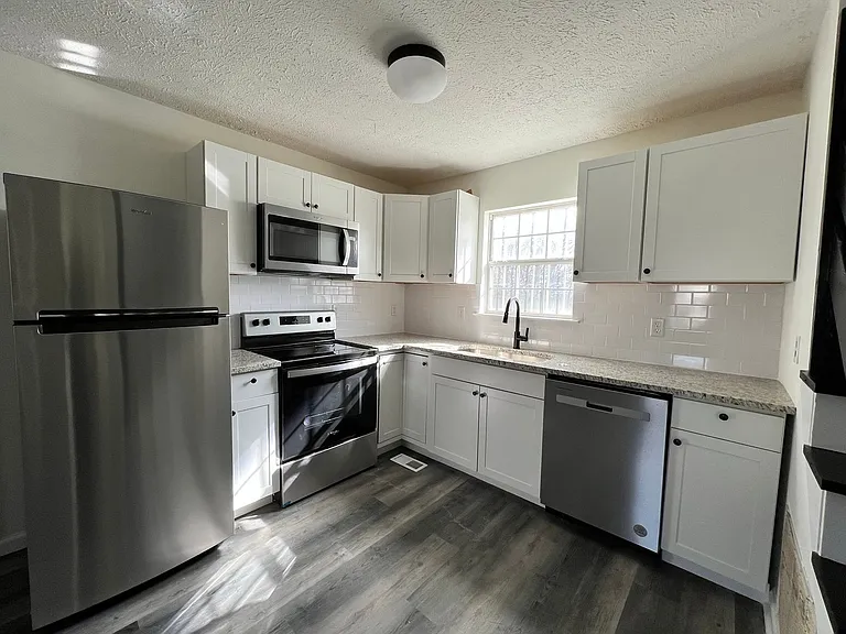 802 Aubrey Ave — Photo 6