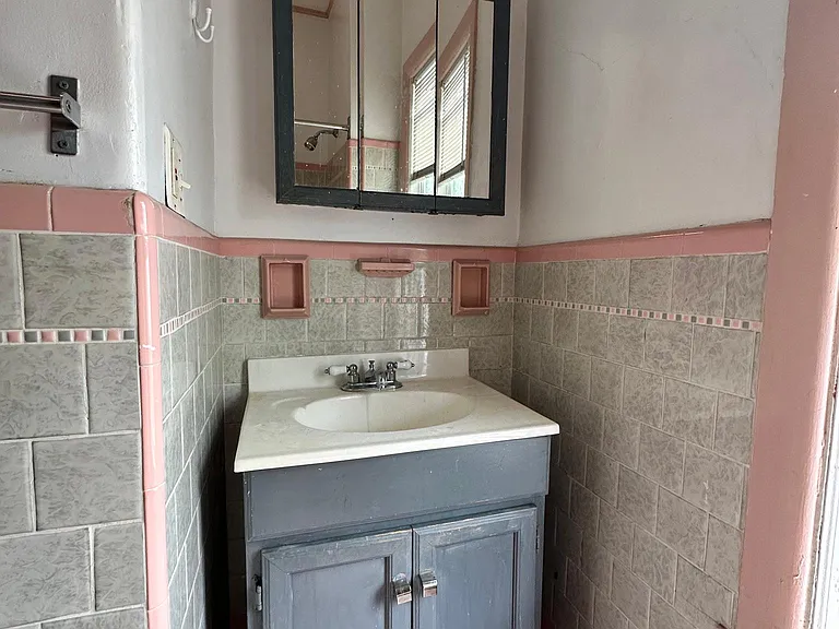 124 Almy St #2D — Photo 13