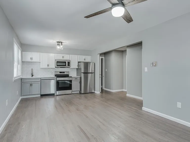 702 Motter Ave #2 — Photo 4