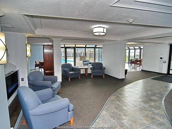 4th image of 111 Riverside Dr E #1608