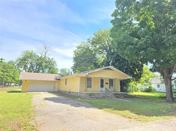 524 W 2nd St, Cherryvale, KS 67335