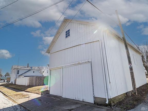 3rd image of 526 E Main St