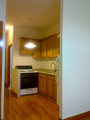 Rented by Perry Associates NYC Inc | media 9