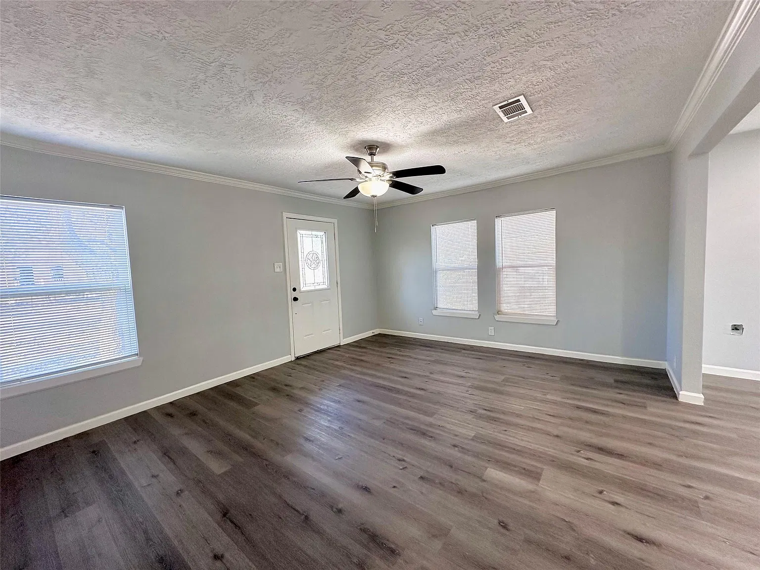 3 bed, 1.0 bath, 966 sqft, $1,295 — Photo 4