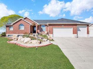 1602 S Doral Dr, Syracuse, UT 84075