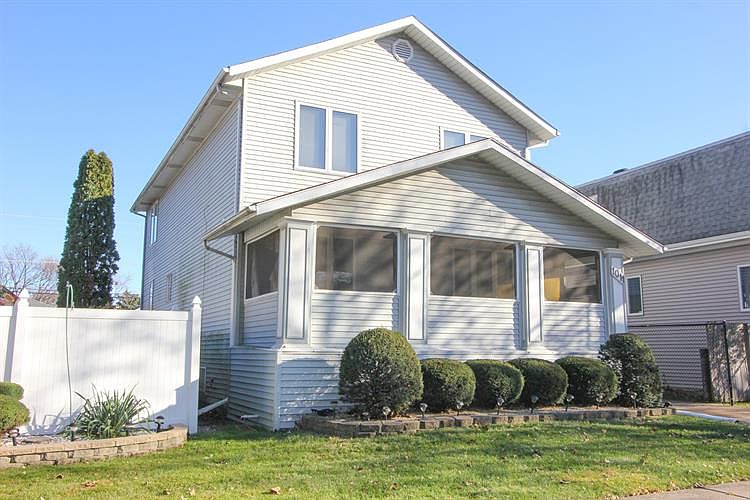 1st image of 1011 N 11th Ave