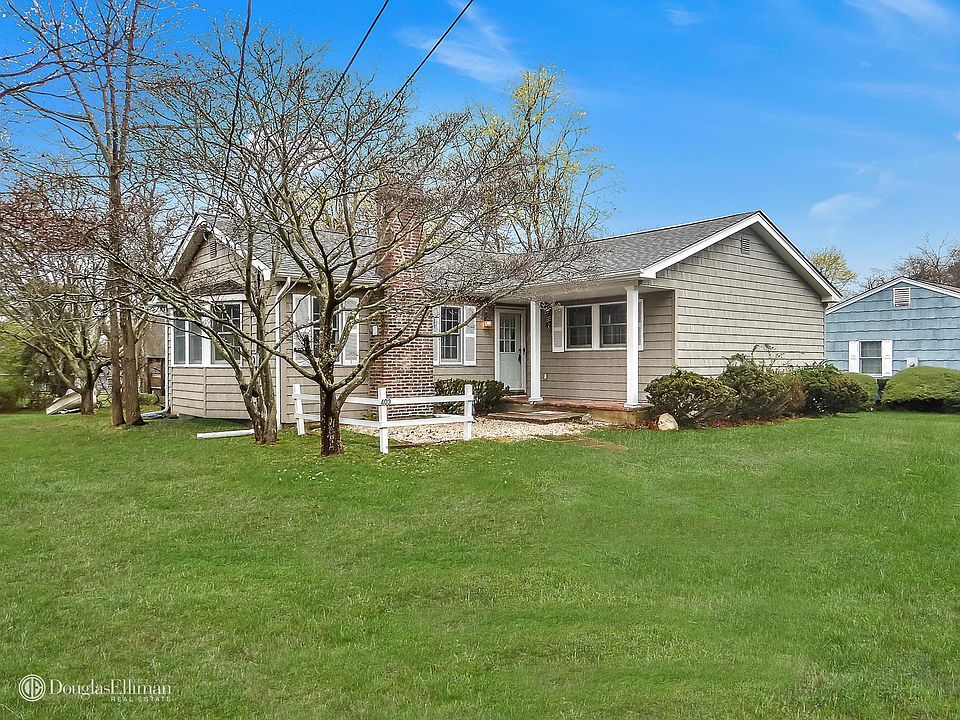 1st image of 403 Lilac Ln