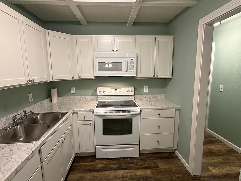 218 E 1st Ct #C — Photo 13
