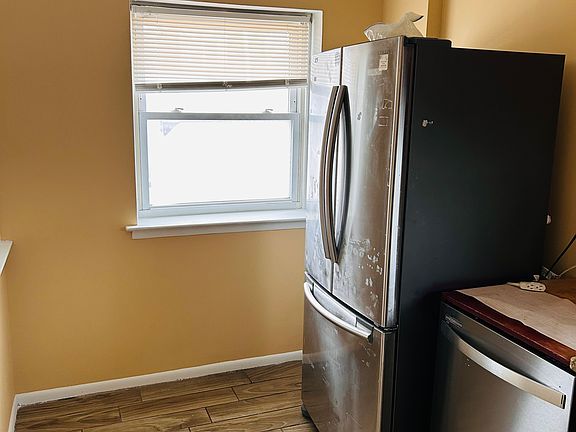 4th image of 2022 Barlow St