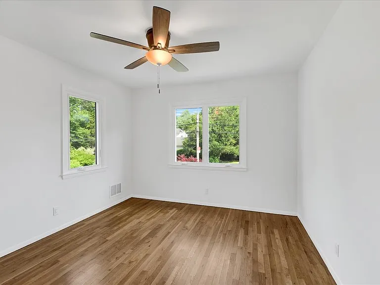 118 Van Etten Blvd — Photo 22