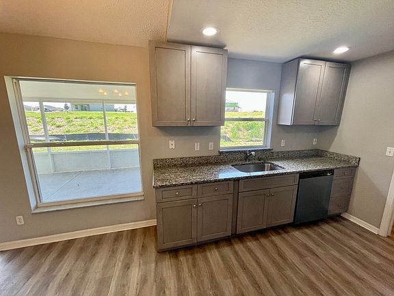 5th image of 4034 Lake Bluff Dr