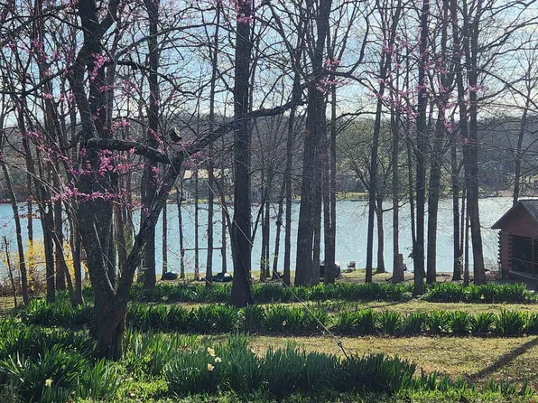 W Lakeshore Dr, Cherokee Village, AR 72529