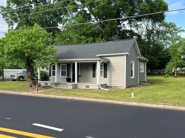 106 S Fieldcrest Rd, Eden, NC 27288