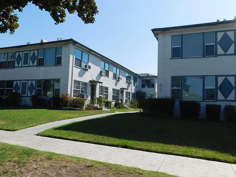 Adams Apartments -142/146 Rentals — Photo 1