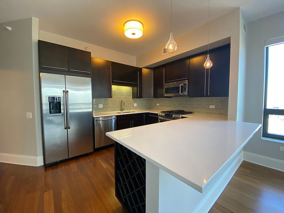 1st image of 320 N Clark St #1710