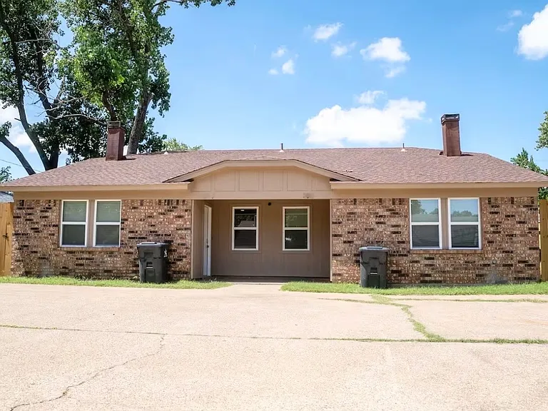 521 Briaroaks Ct — Photo 10