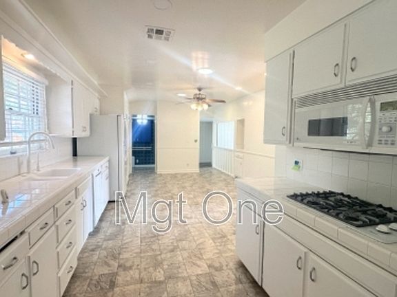 2nd image of 2944 McAllister St