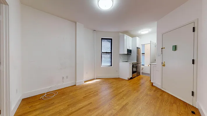 Rented by Bond New York | media 13