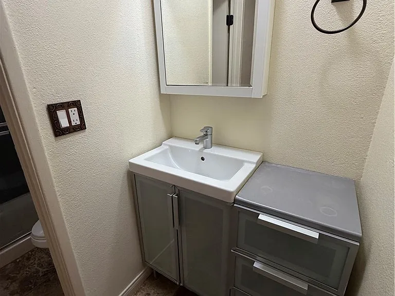 4600 University Center Dr #166 — Photo 15
