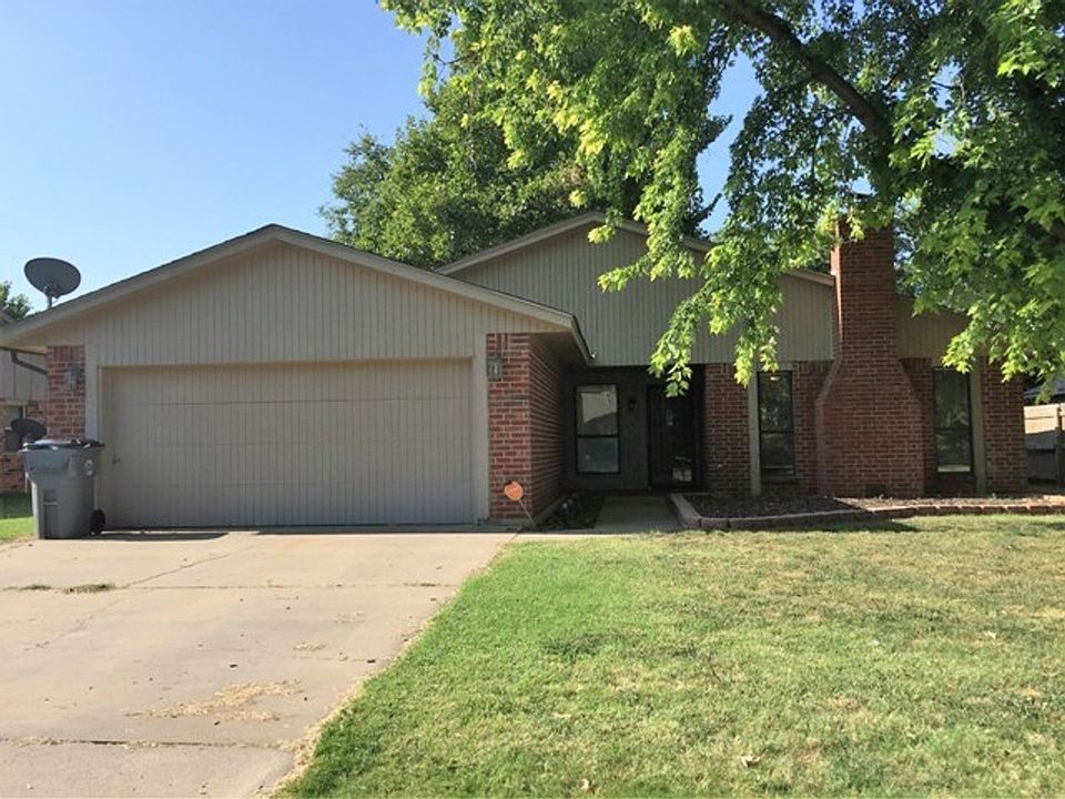 1st image of 3007 NE Lancaster Ln