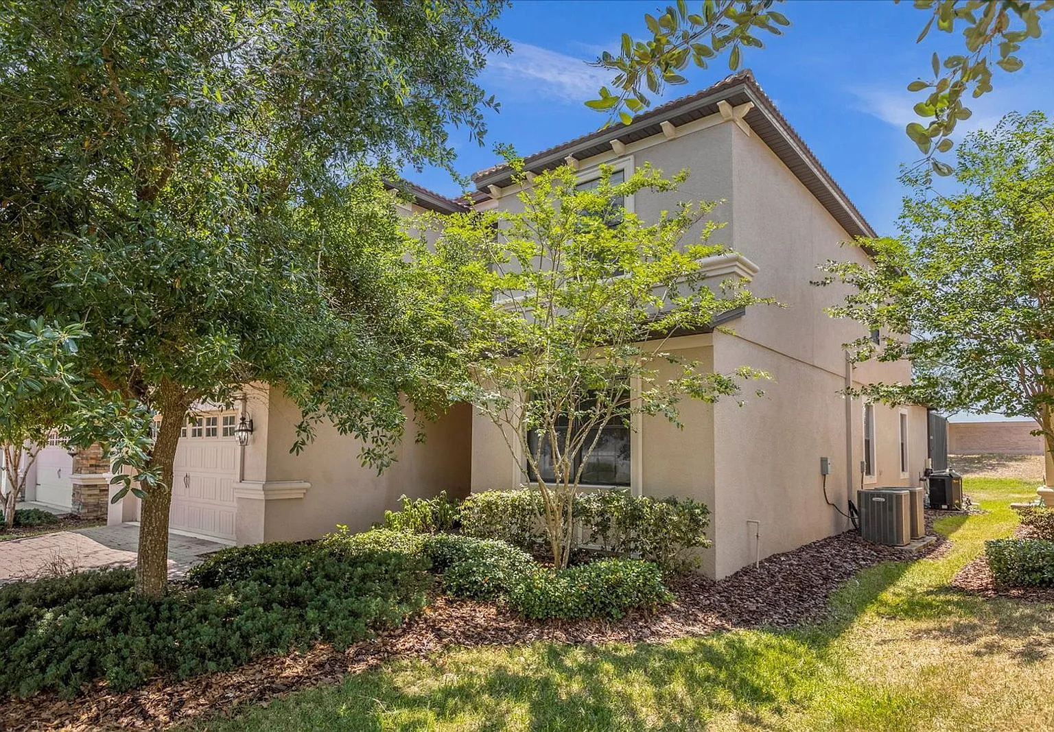 6 bed, 6.0 bath, 3339 sqft, $4,000 — Photo 2