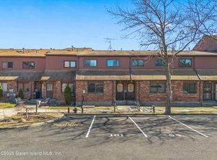 99 Stonegate Dr, Staten Island, NY