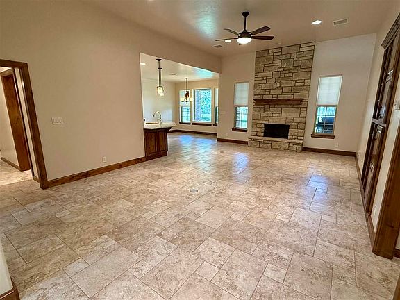 2nd image of 2621 Mockingbird Dr