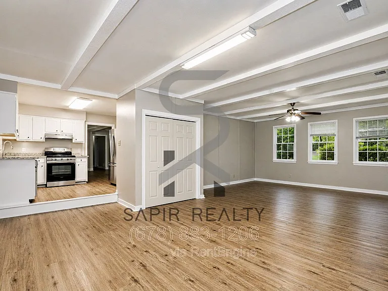 373 James St SW — Photo 7