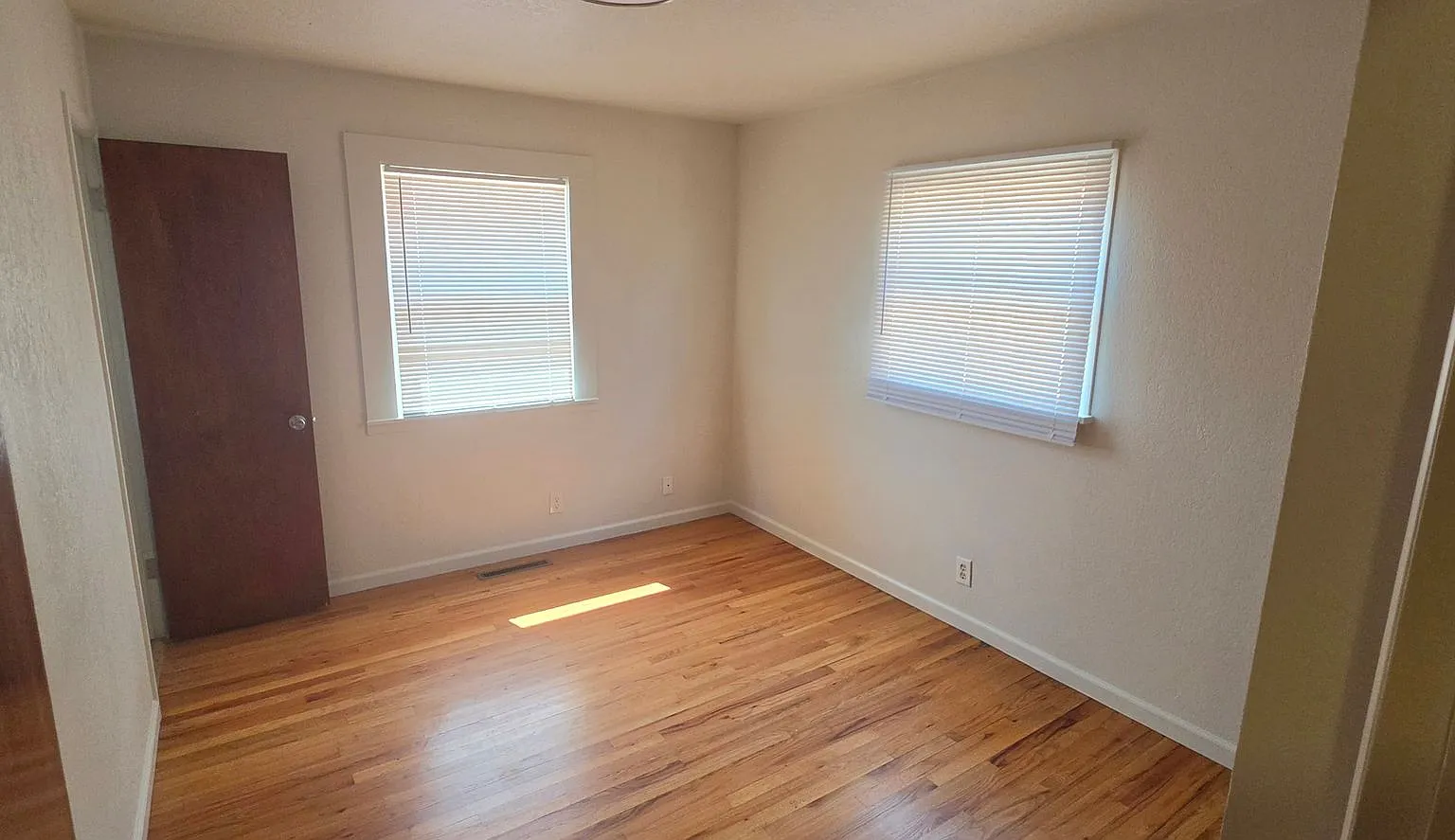 Move In Special 1/2 Off First Full Months Rent. — Photo 3