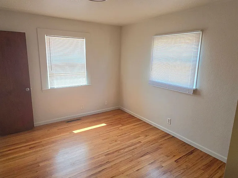 2023 Ridgewood Ln — Photo 3