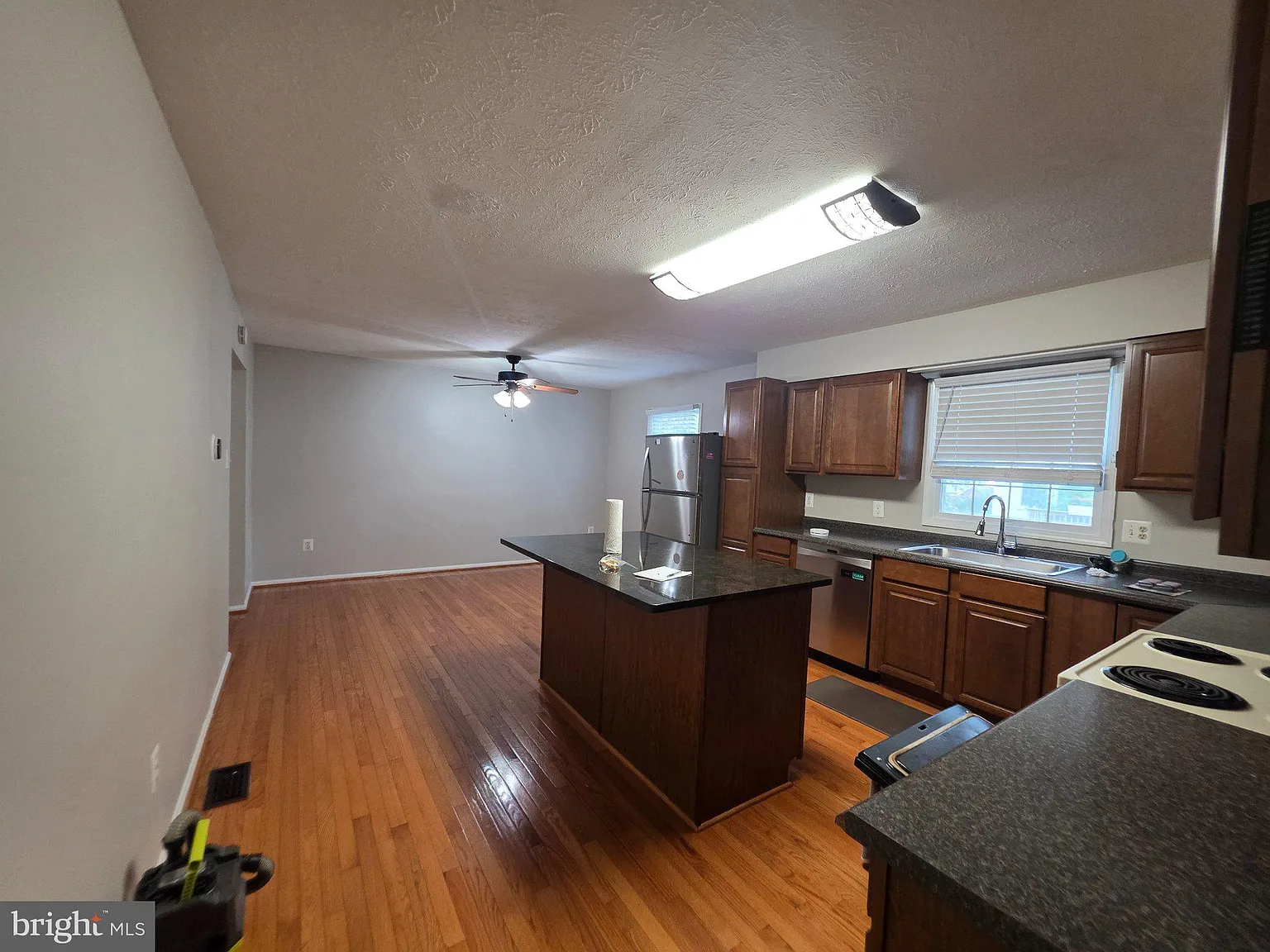 4 bed, 3.5 bath, 2652 sqft, $3,500 — Photo 4