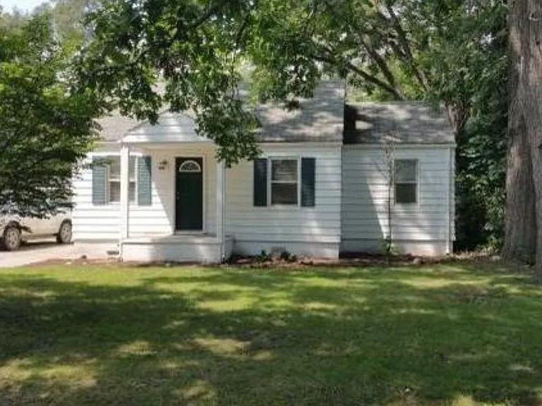 21175 Seminole St — Photo 1