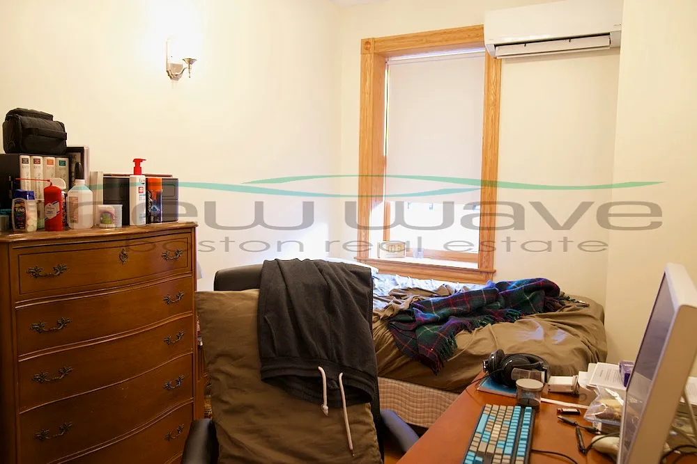 3 bed, 900 sqft, $4,600 — Photo 4