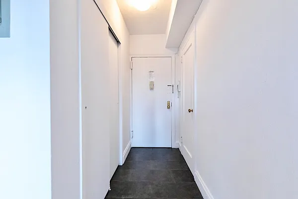 Rented by Manhattan Realty Group | media 6