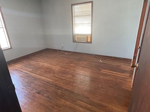 5th image of 1618 Hemlock Pl
