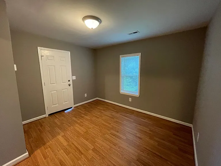 400 Walker Ave — Photo 2