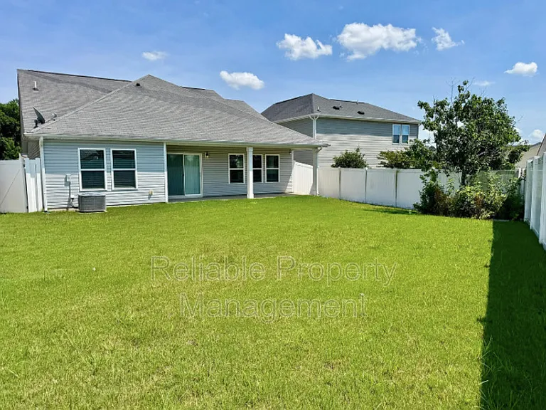 944 Avondale Dr — Photo 2