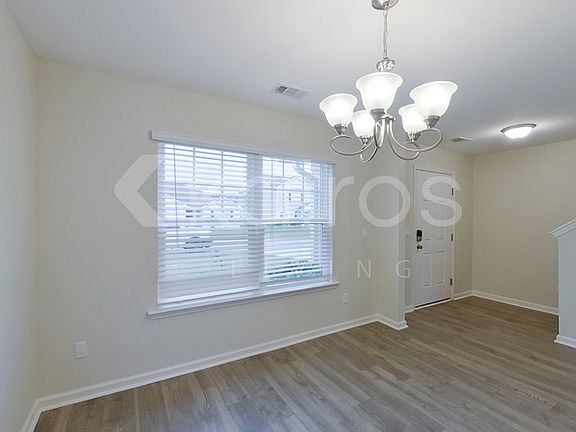 2nd image of 20 Red Oak Dr