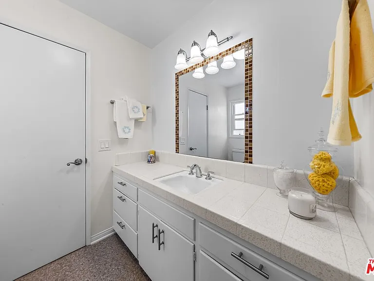1536 Harvard St #6 — Photo 13