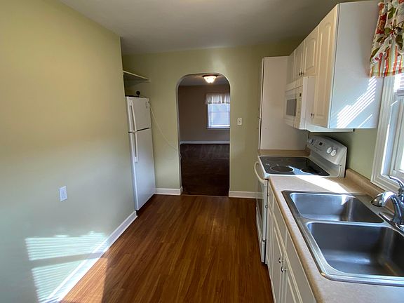 4th image of 247 Florence Ave